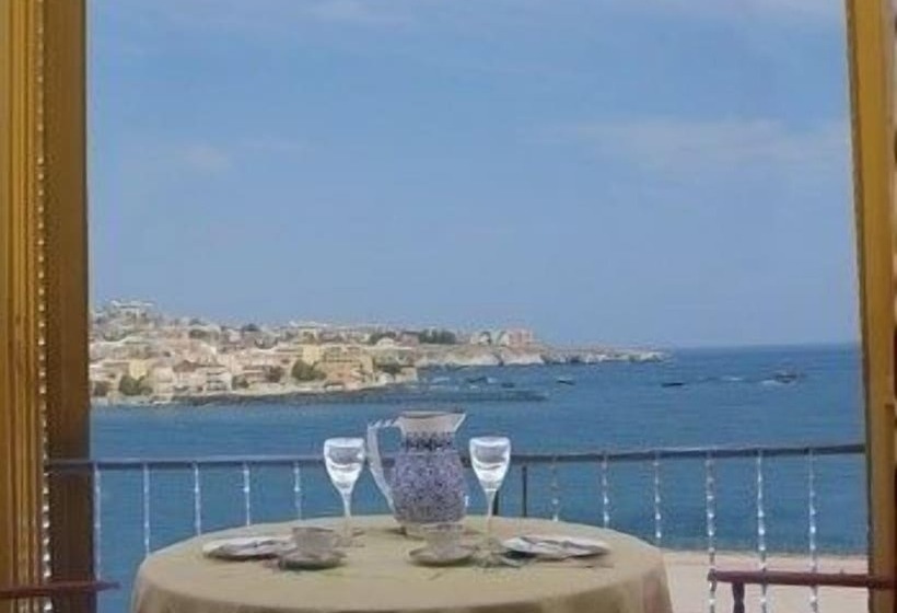 اتاق لوکس با چشم‌انداز دریا, Ortigiaseaview Bed & Breakfast