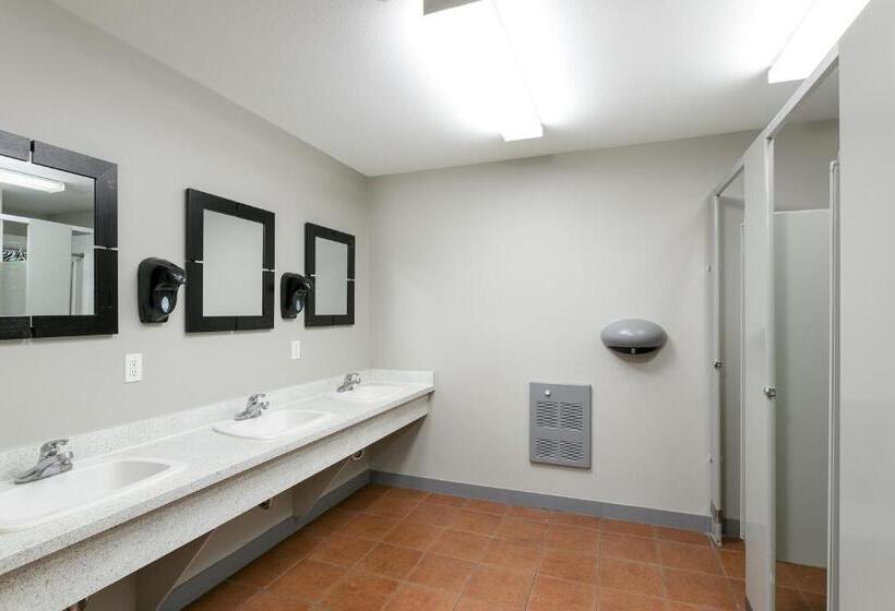 エコノミールーム, Hi Kelowna Hostel