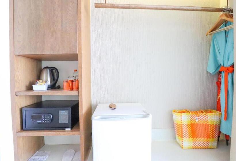اتاق لوکس با بالکن, Bandara Phuket Beach Resort