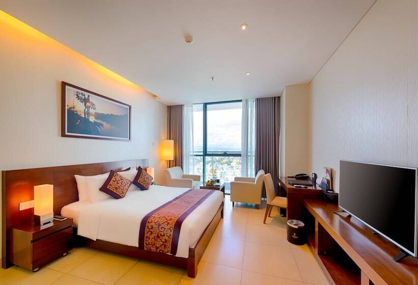 اتاق سوپریور با چشم‌انداز شهر, Grand Tourane Hotel Da Nang
