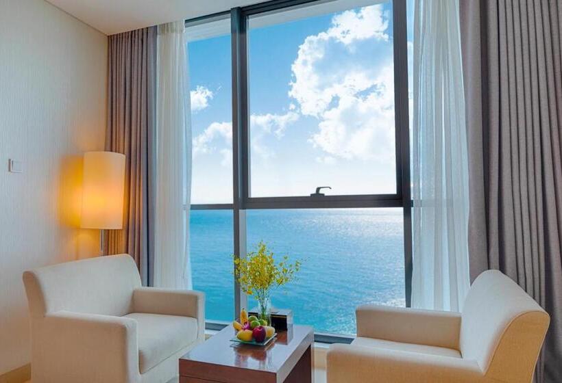 اتاق سوپریور با چشم‌انداز دریا, Grand Tourane Hotel Da Nang
