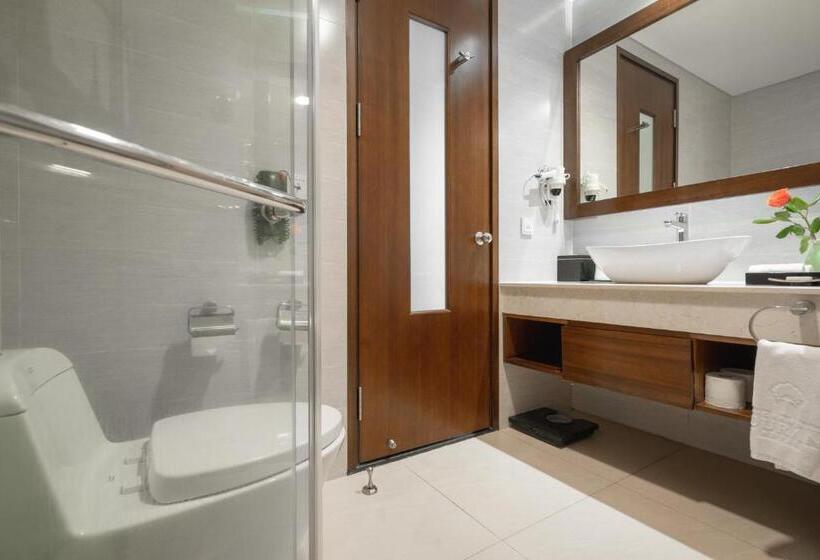 اتاق سوپریور با چشم‌انداز دریا, Grand Tourane Hotel Da Nang