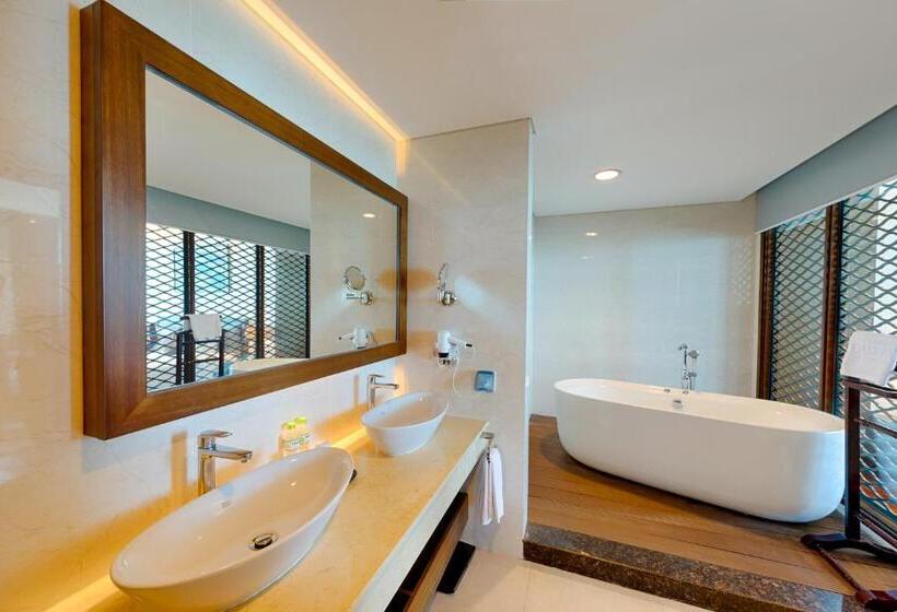 سوییت با چشم‌انداز دریا, Grand Tourane Hotel Da Nang