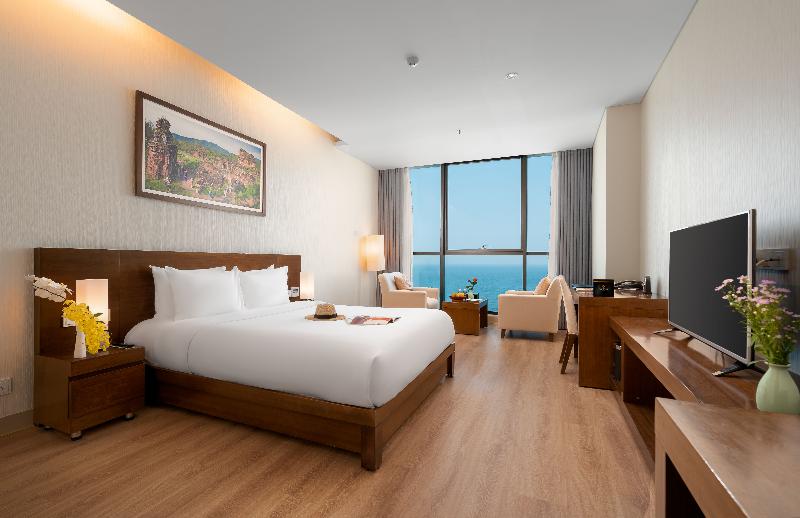 اتاق سوپریور با چشم‌انداز دریا, Grand Tourane Hotel Da Nang