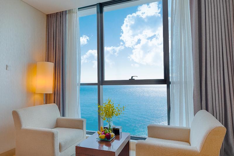 اتاق سوپریور با چشم‌انداز دریا, Grand Tourane Hotel Da Nang