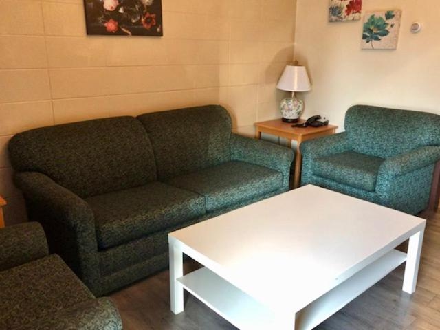 Студия Стандарт, Thriftlodge Edmonton