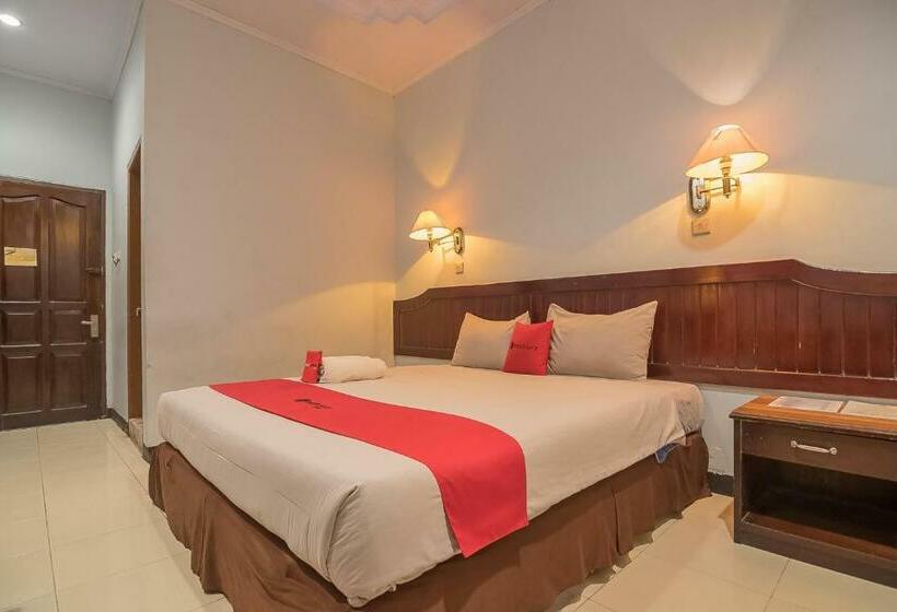 Номер Deluxe, Reddoorz Syariah At Grand Taufiq Tarakan