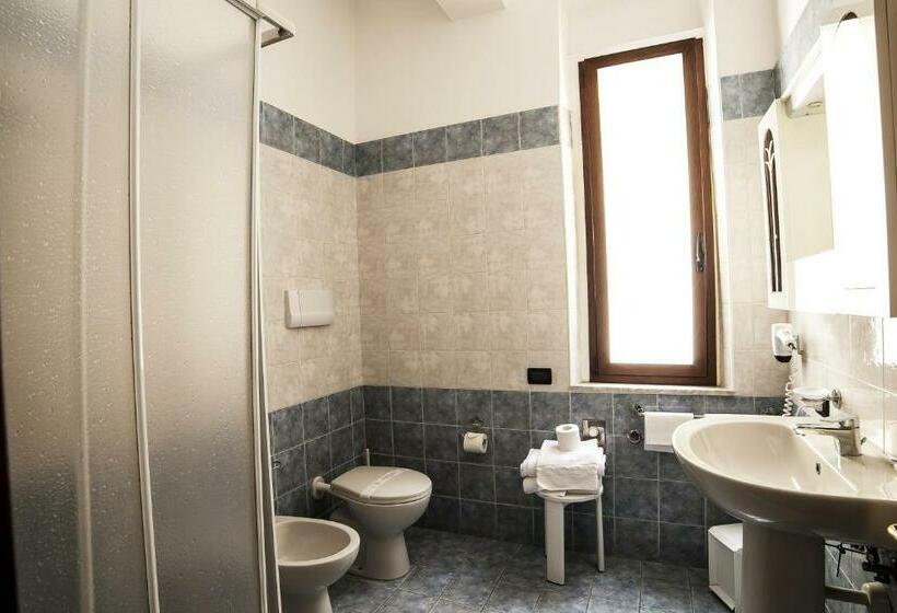 Quarto Triplo Estandar, B&b Centrale Affittacamere