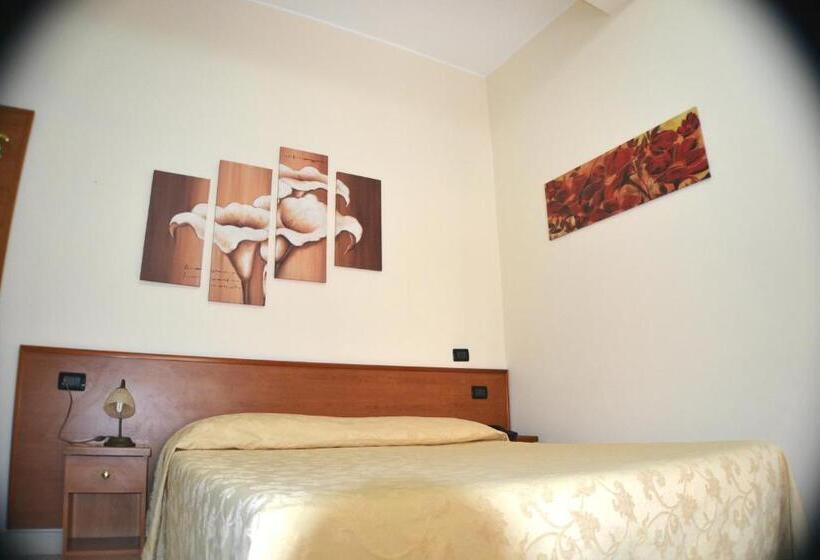 Quarto Quadruple Standart com Varanda, B&b Centrale Affittacamere
