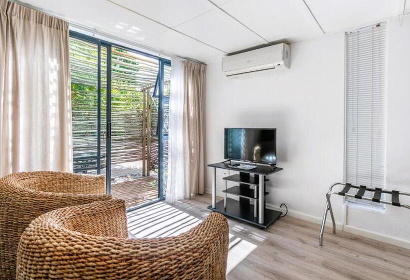 استودیوی لوکس, Absolute Bosch Guest House
