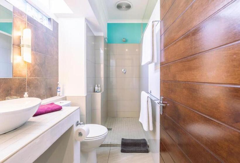 اتاق استاندارد با چشم‌انداز استخر, Absolute Bosch Guest House