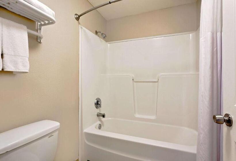 Номер Deluxe Кровать Кинг, Days Inn By Wyndham Lakewood South Tacoma