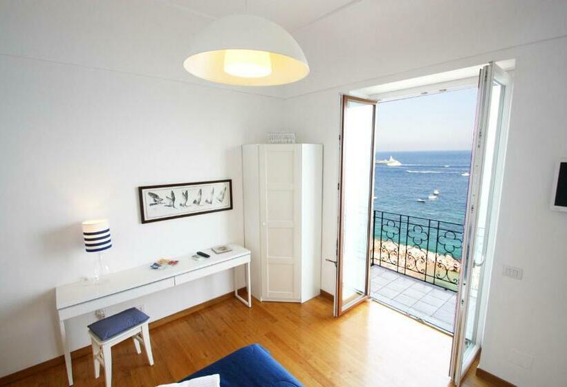 Номер Стандарт Вид на Море, Capri Inn