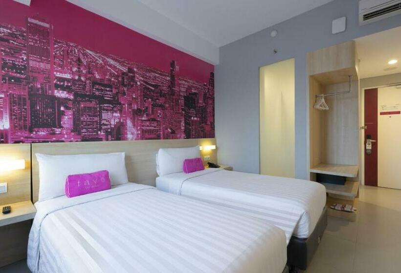 Номер Стандарт Вид на Бассейн, Laska Hotel Subang