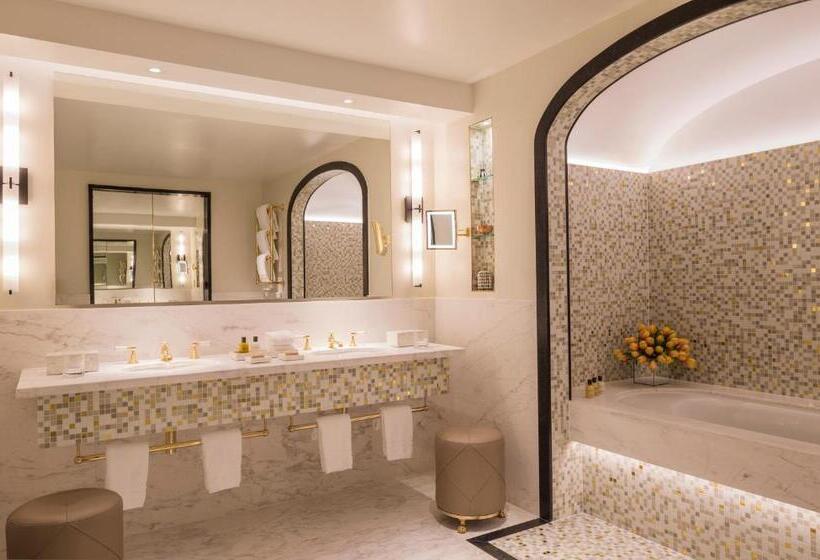 Люкс Кровать Кинг, Four Seasons Hotel London At Tower Bridge