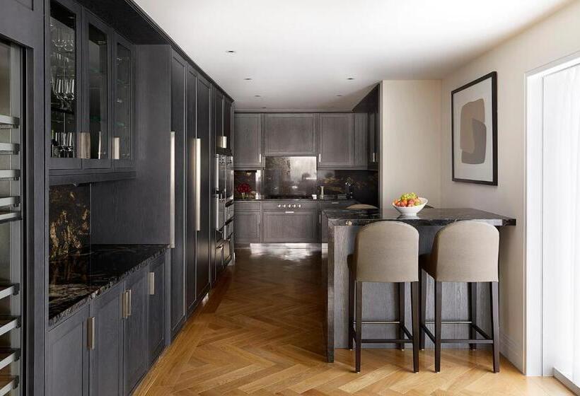 חדר מלכותי, Four Seasons Hotel London At Tower Bridge