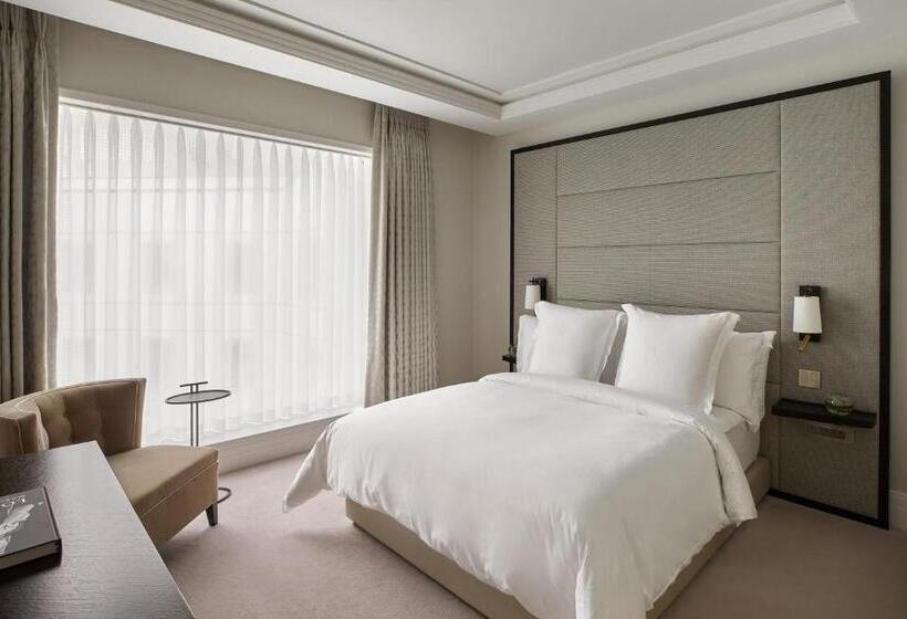 Номер Стандарт, Four Seasons Hotel London At Tower Bridge