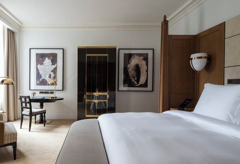 Номер Премиум, Four Seasons Hotel London At Tower Bridge