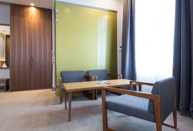 Executive Room, Five Points Square  City Center