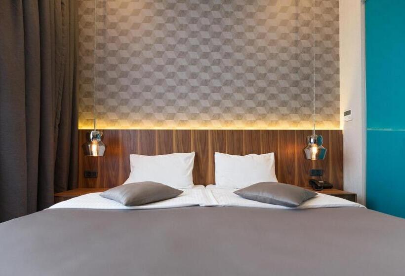 Deluxe Room, Five Points Square  City Center