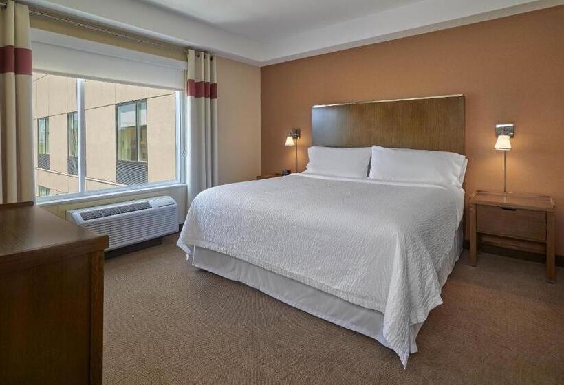 스위트 킹사이즈 침대, Four Points By Sheraton Sherwood Park