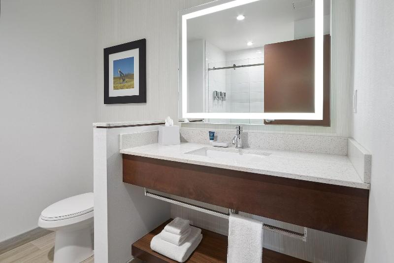 스위트 킹사이즈 침대, Four Points By Sheraton Sherwood Park