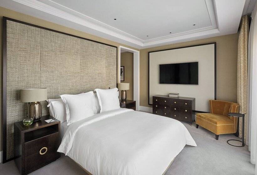 Номер Стандарт, Four Seasons Hotel London At Tower Bridge