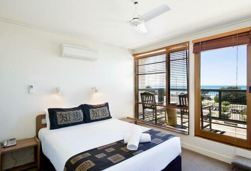 Апартаменты 3 Спальни Вид на Море, Lornebeach Apartments