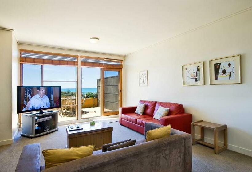 Апартаменты 3 Спальни Вид на Море, Lornebeach Apartments