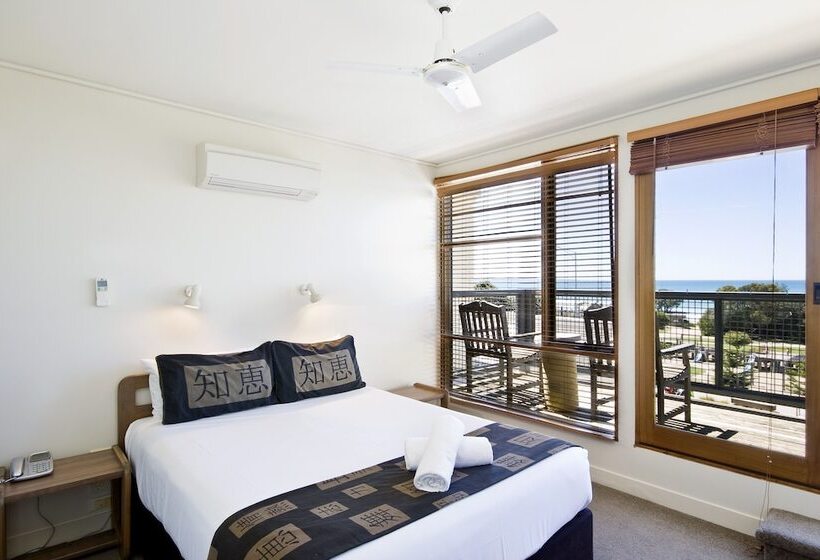 Апартаменты 3 Спальни Вид на Море, Lornebeach Apartments