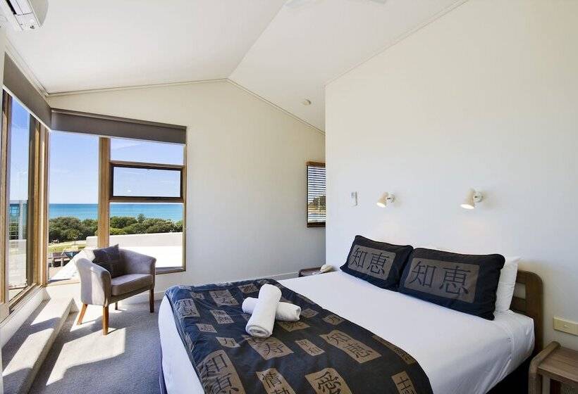 Апартаменты 3 Спальни Вид на Море, Lornebeach Apartments