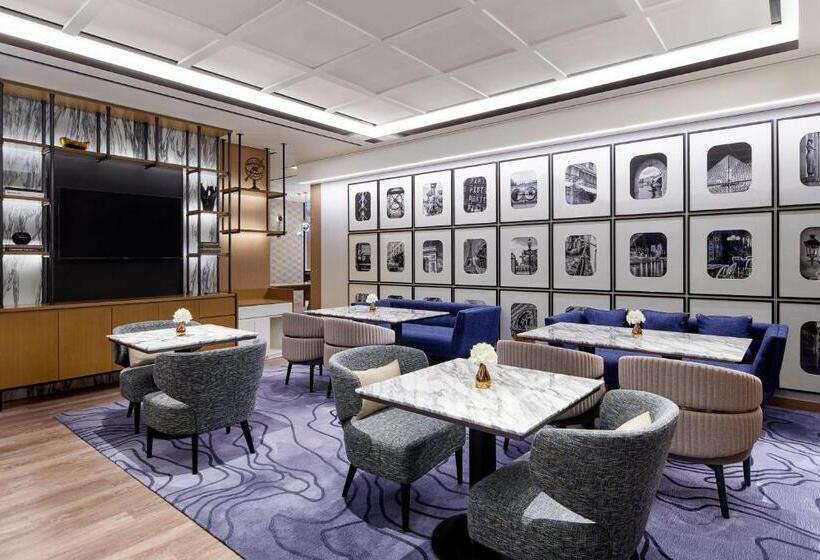 Club Room King Bed, Le Méridien Seoul Myeongdong