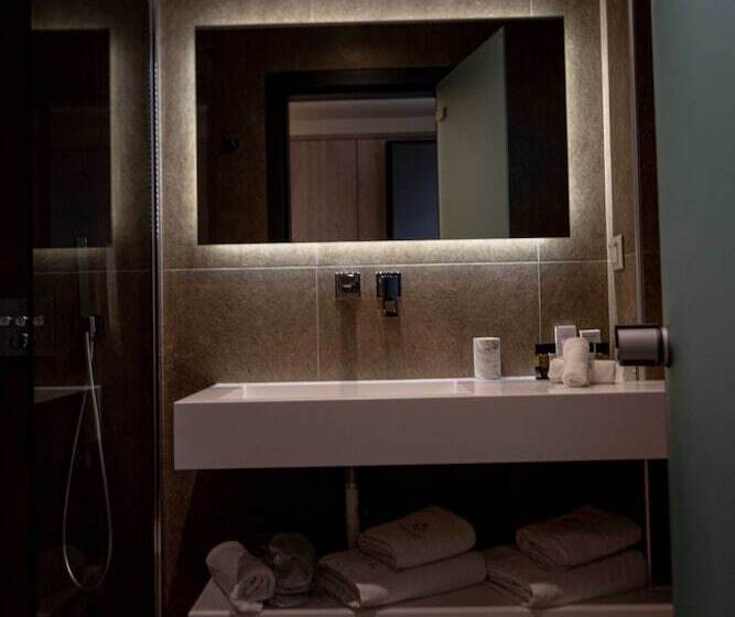 Номер Superior, Mirror