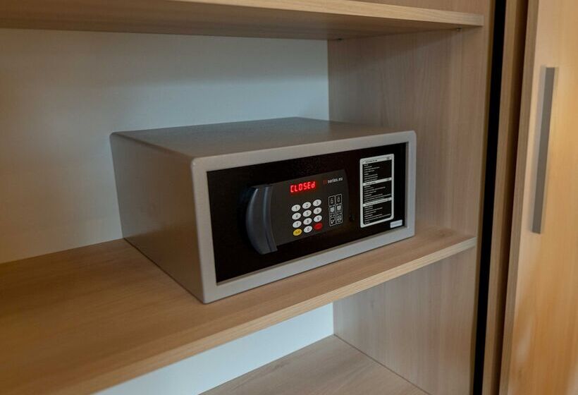 Номер Superior, Mirror