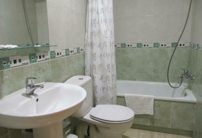 Номер Стандарт, Hostal Meseguer