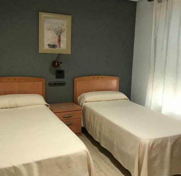 Номер Стандарт, Hostal Meseguer