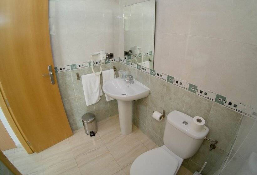 Номер Стандарт Трехместный, Hostal Meseguer