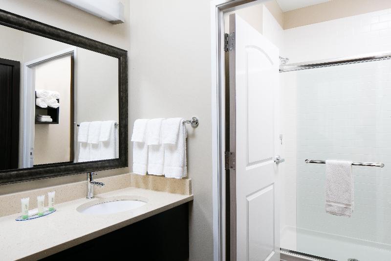 Люкс Кровать Кинг, Staybridge Suites Des Moines Downtown, An Ihg