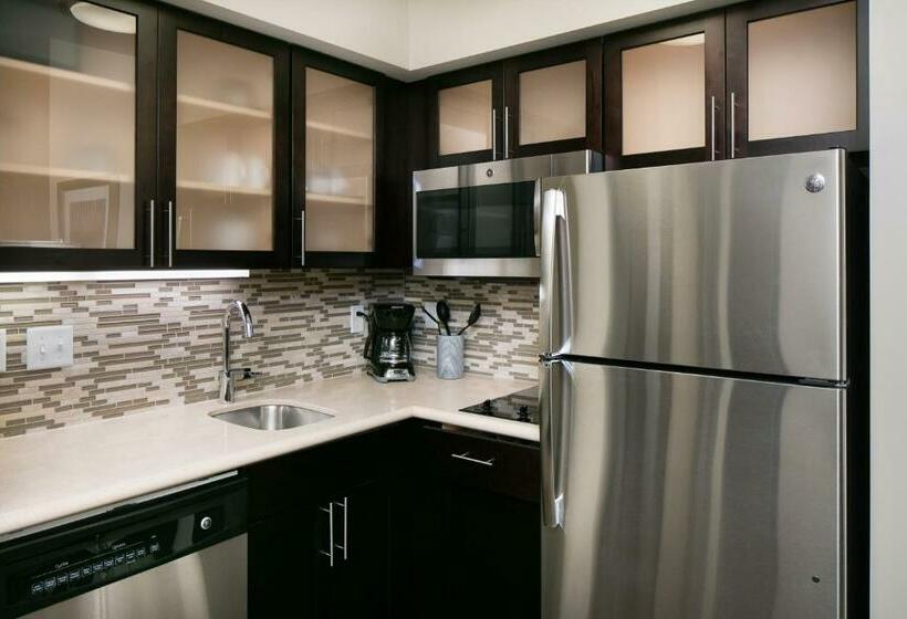 Люкс Кровать Кинг, Staybridge Suites Des Moines Downtown, An Ihg