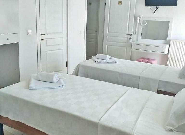 Habitació Triple Estàndard amb Balcó, Otel A