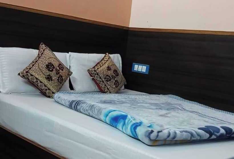 디럭스 4인 룸, Tirupati Regency Anandam