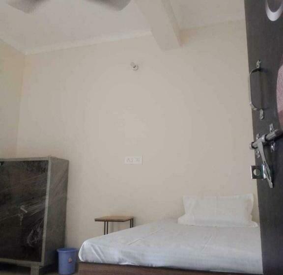Трехместный Номер Классика, Oyo Bhavya Guest House