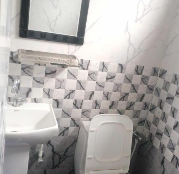 Трехместный Номер Классика, Oyo Bhavya Guest House