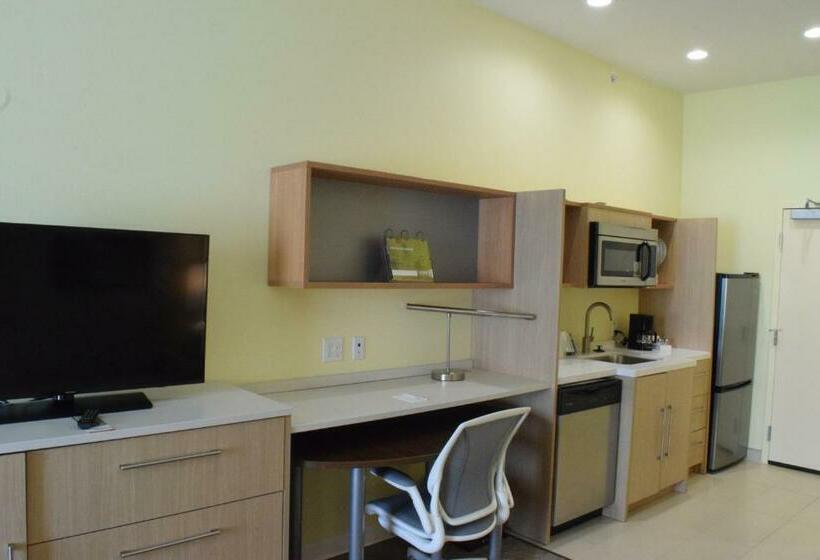 带大床的套房, Home2 Suites By Hilton Portland