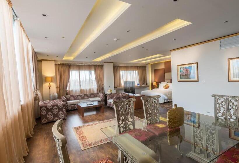 سوئیت رویال, Luxus Grand