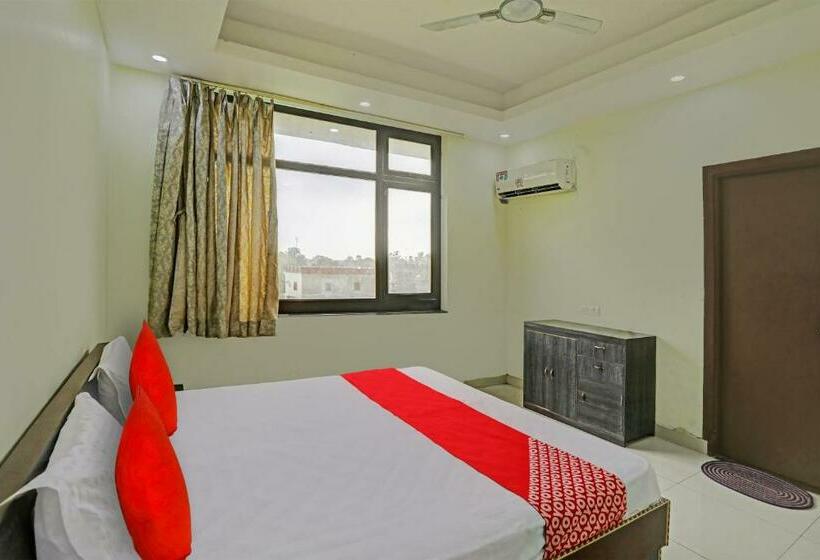 Трехместный Номер Классика, Oyo Flagship Shree Shyam Kripa Hotel And Restaurant
