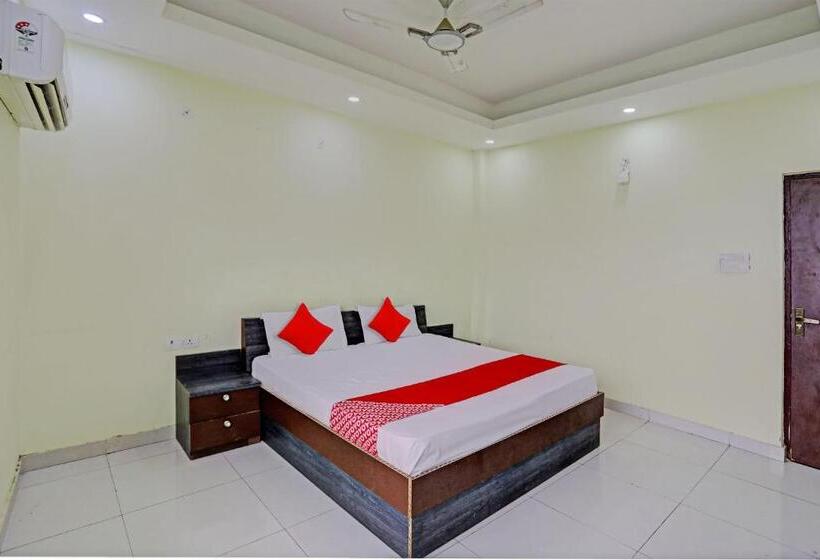 Трехместный Номер Классика, Oyo Flagship Shree Shyam Kripa Hotel And Restaurant