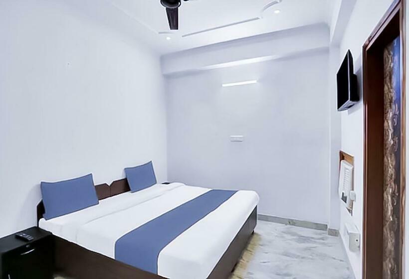 Quarto Deluxe, Near Hauz Khas Fort