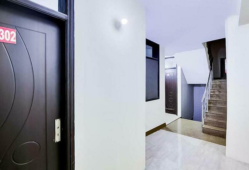 Quarto Deluxe, Near Hauz Khas Fort