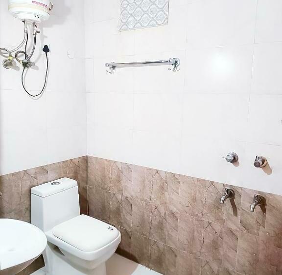 Quarto Deluxe, Near Hauz Khas Fort